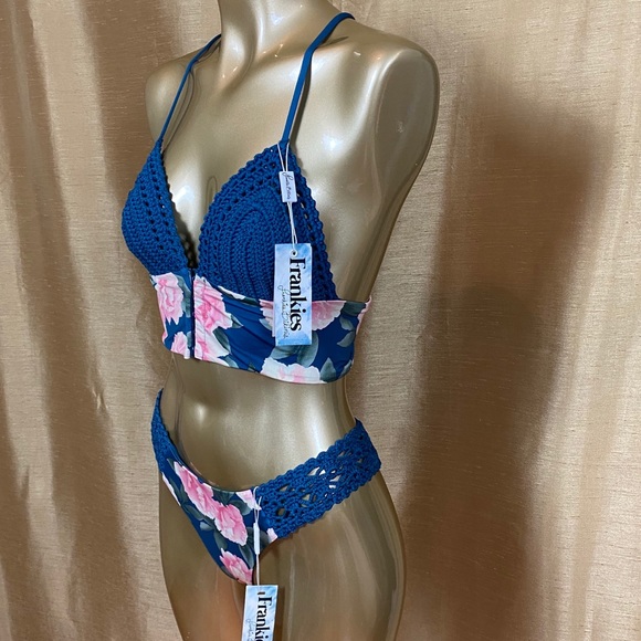 FRANKIES BIKINIS WOMEN TWO PIECE SUMMER SWIM PEONY CROTCHET BIKINI SET NEW NWT - Picture 3 of 8